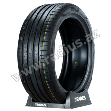 Pzero Luxury Saloon 275/40 R21 